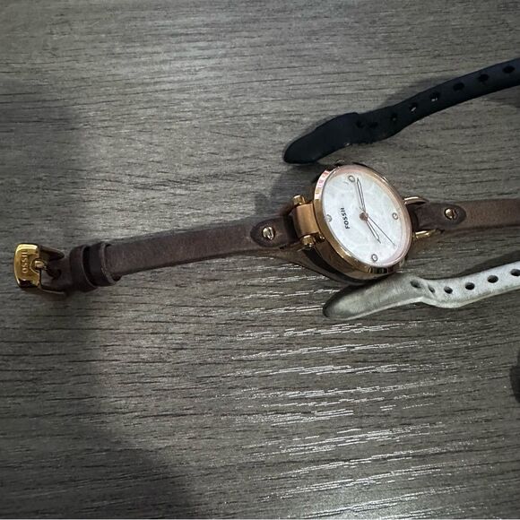 FOSSIL | Watch + Extra strap Bundle | 3 faces, 3 straps - Picture 7 of 9